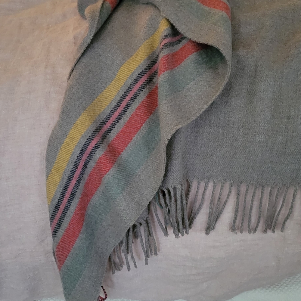 Poncho wrap - Picture 3 of 3
